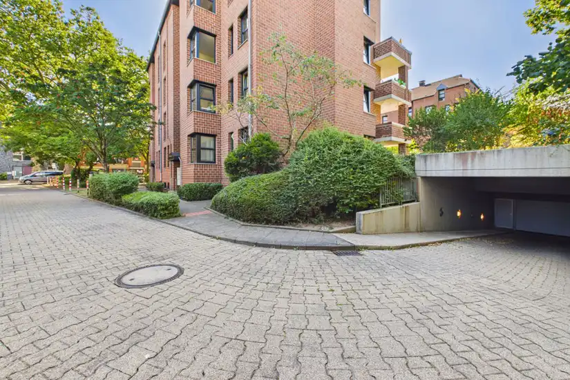 Einfahrt Garage