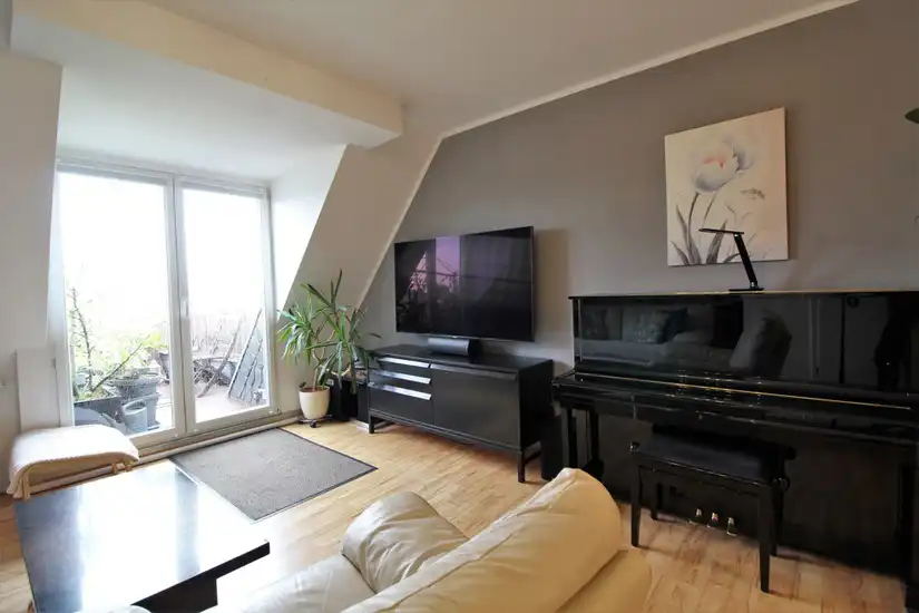 Wohnzimmer (mit Möbeln)