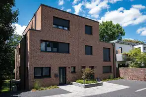 Zwei moderne Neubau-Doppelhaushälften